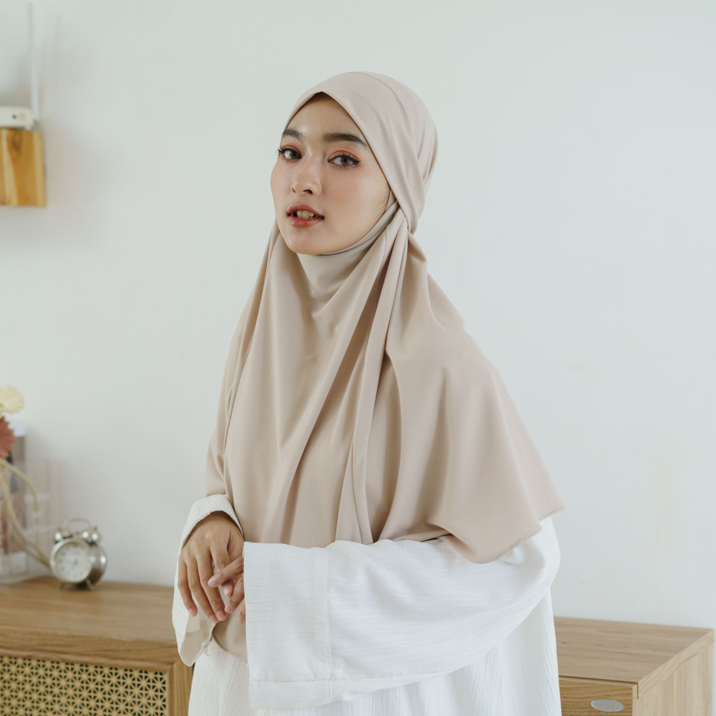 Aisha French Khimar Syari Instan Jersey Cream