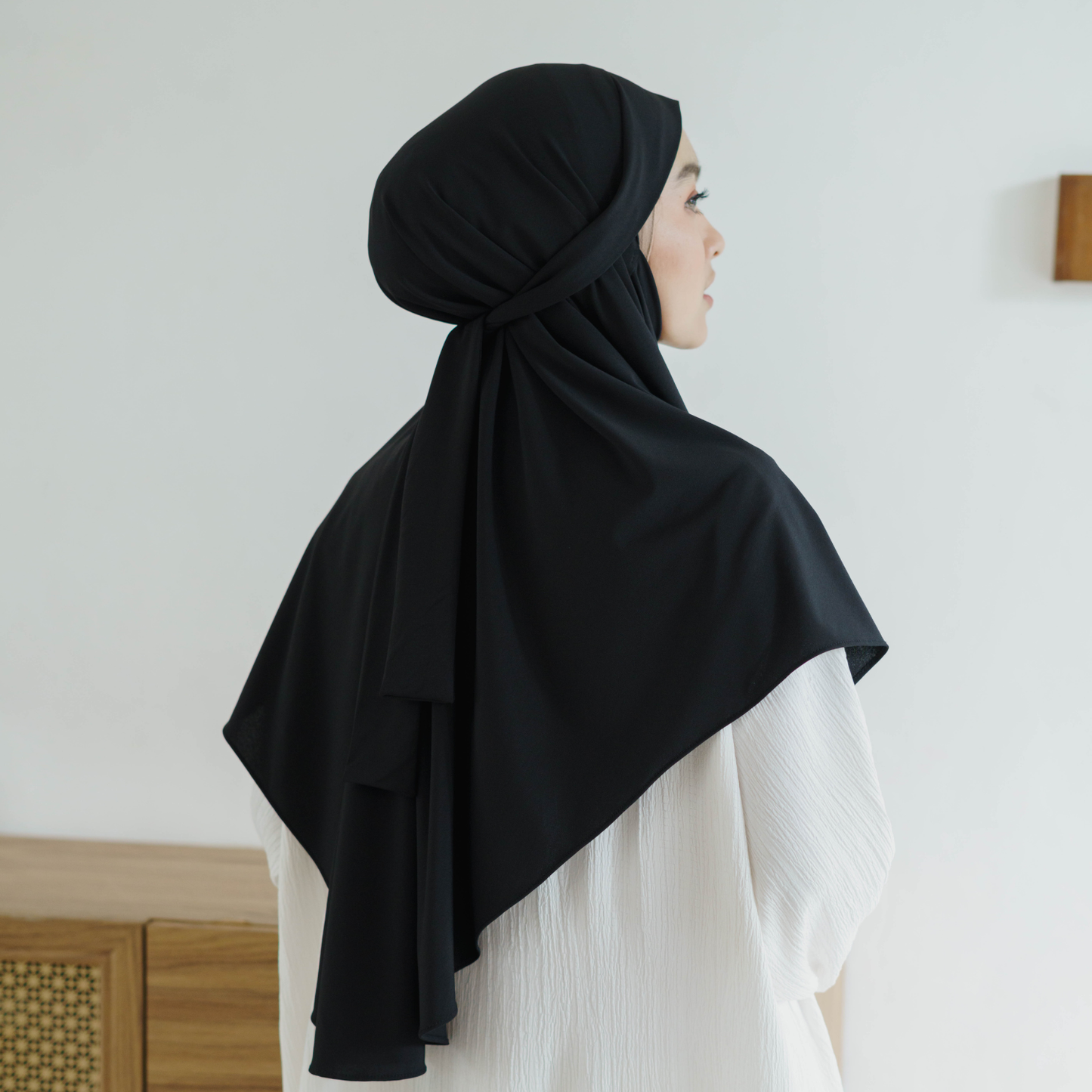 Aisha French Khimar Syari Instan Jersey Hitam