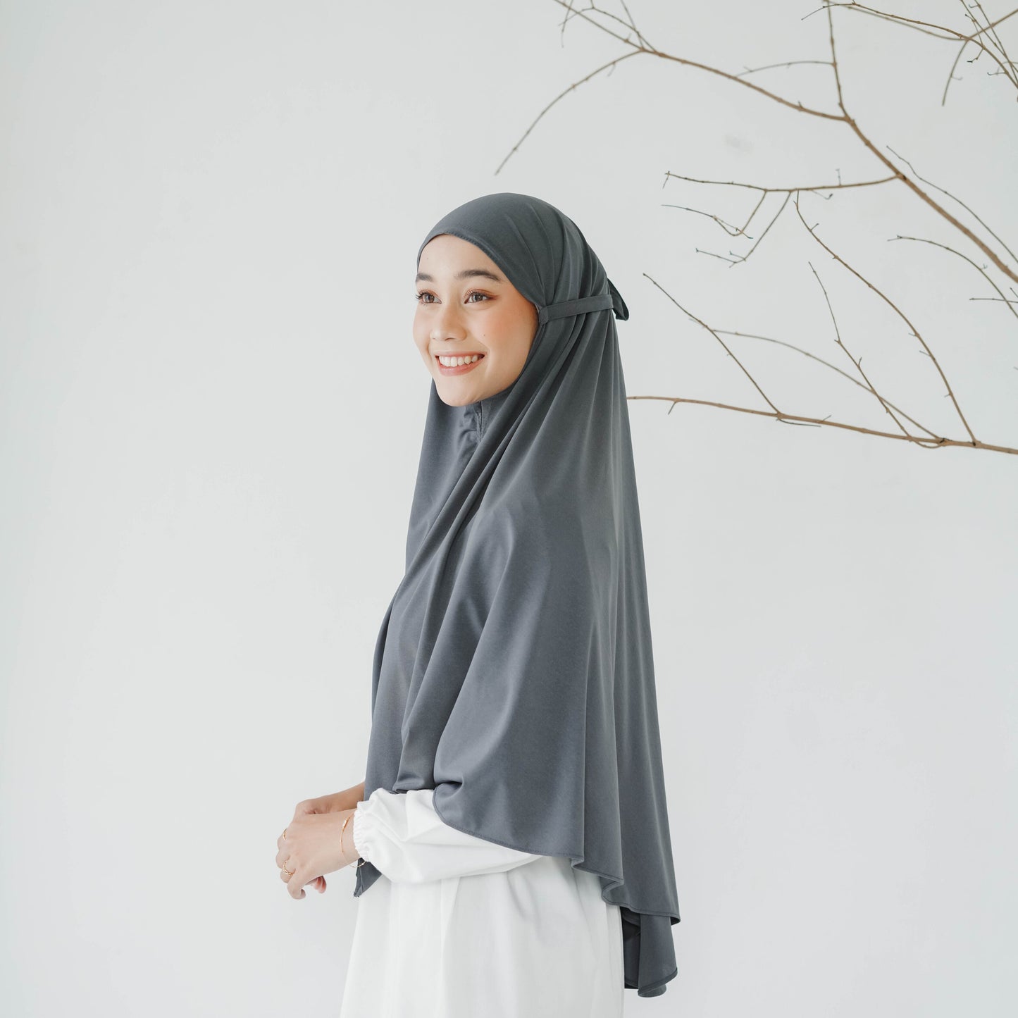 Eliana Hijab Bergo Tali Jumbo Jersey Abu - Demar Hijab
