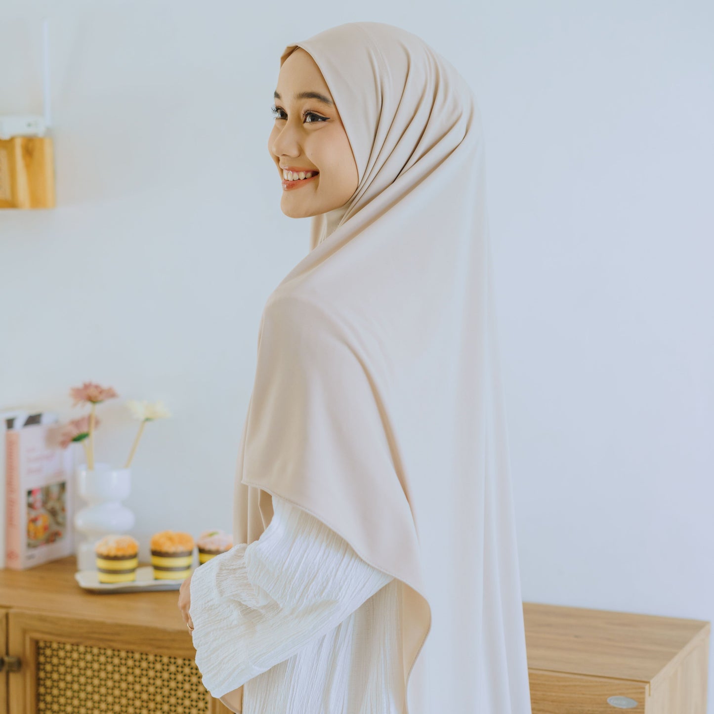 Zayna Hijab Syari Malaysia Instan Jersey Cream - Demar Hijab