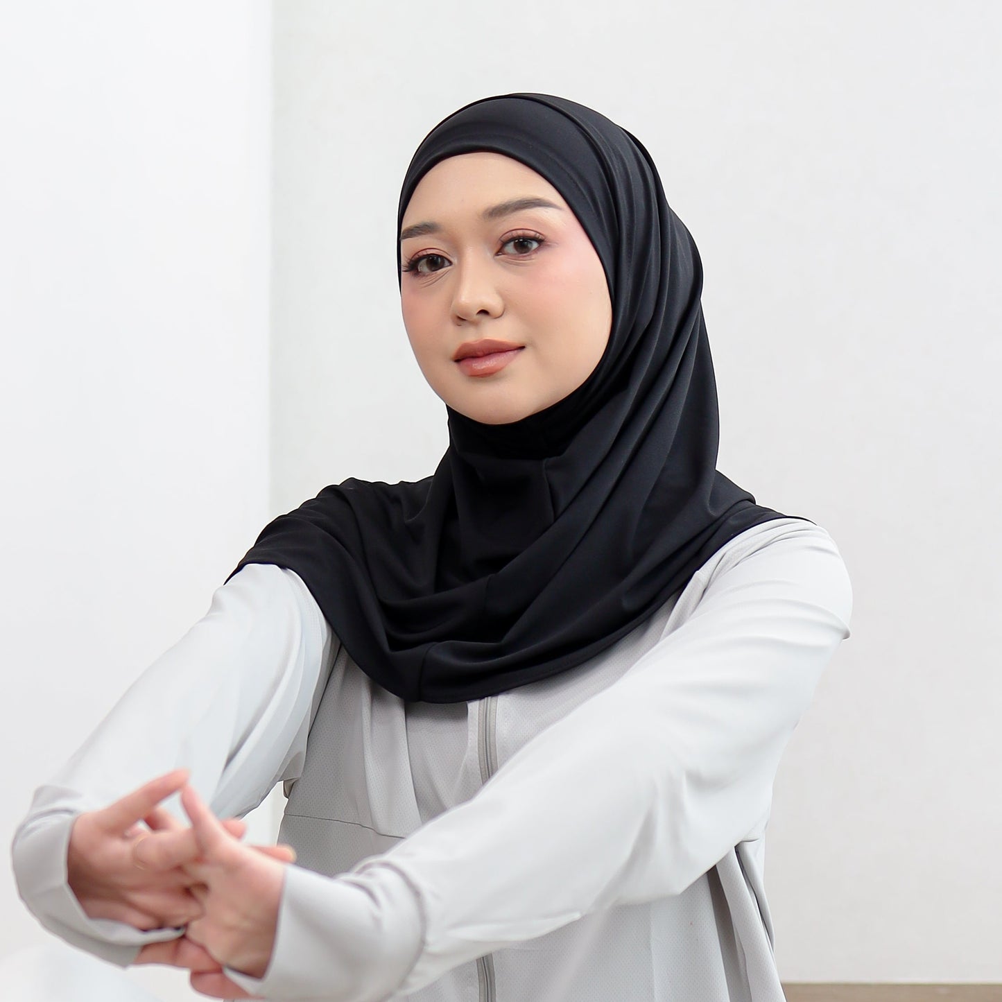 Aira Hijab Sport Bergo Instant Hitam