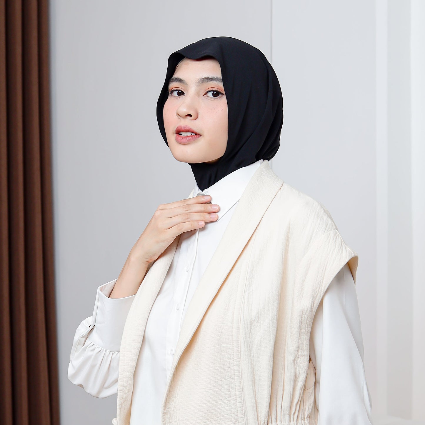 Arumi Inner Hijab Instan Crop Hitam