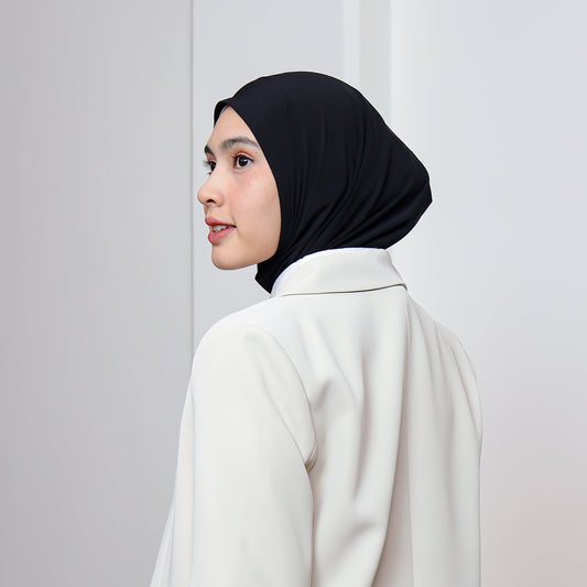 Arumi Basic Hijab Instan Crop Hitam