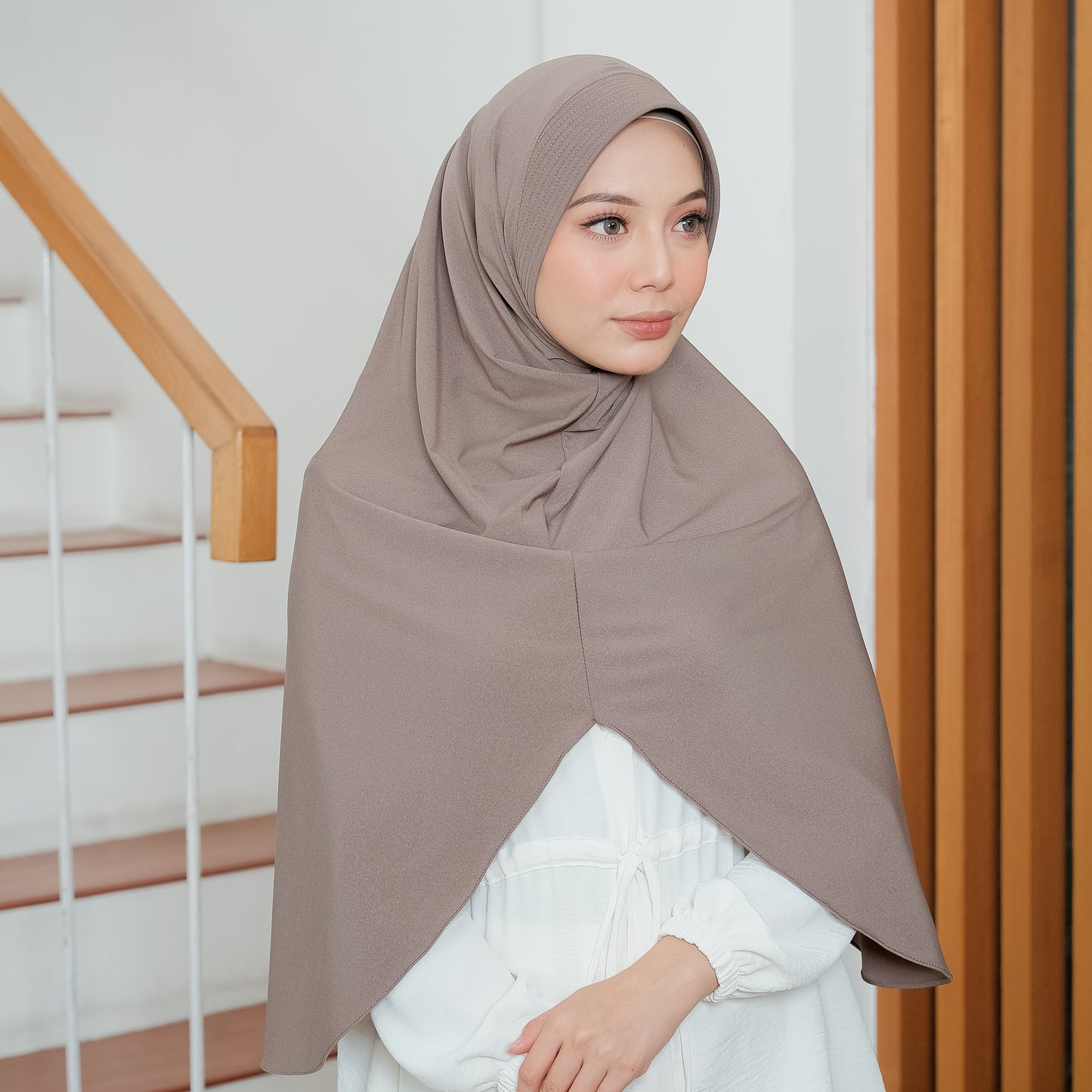 Wafa Hijab Bergo Oval Instan Syari Khaki