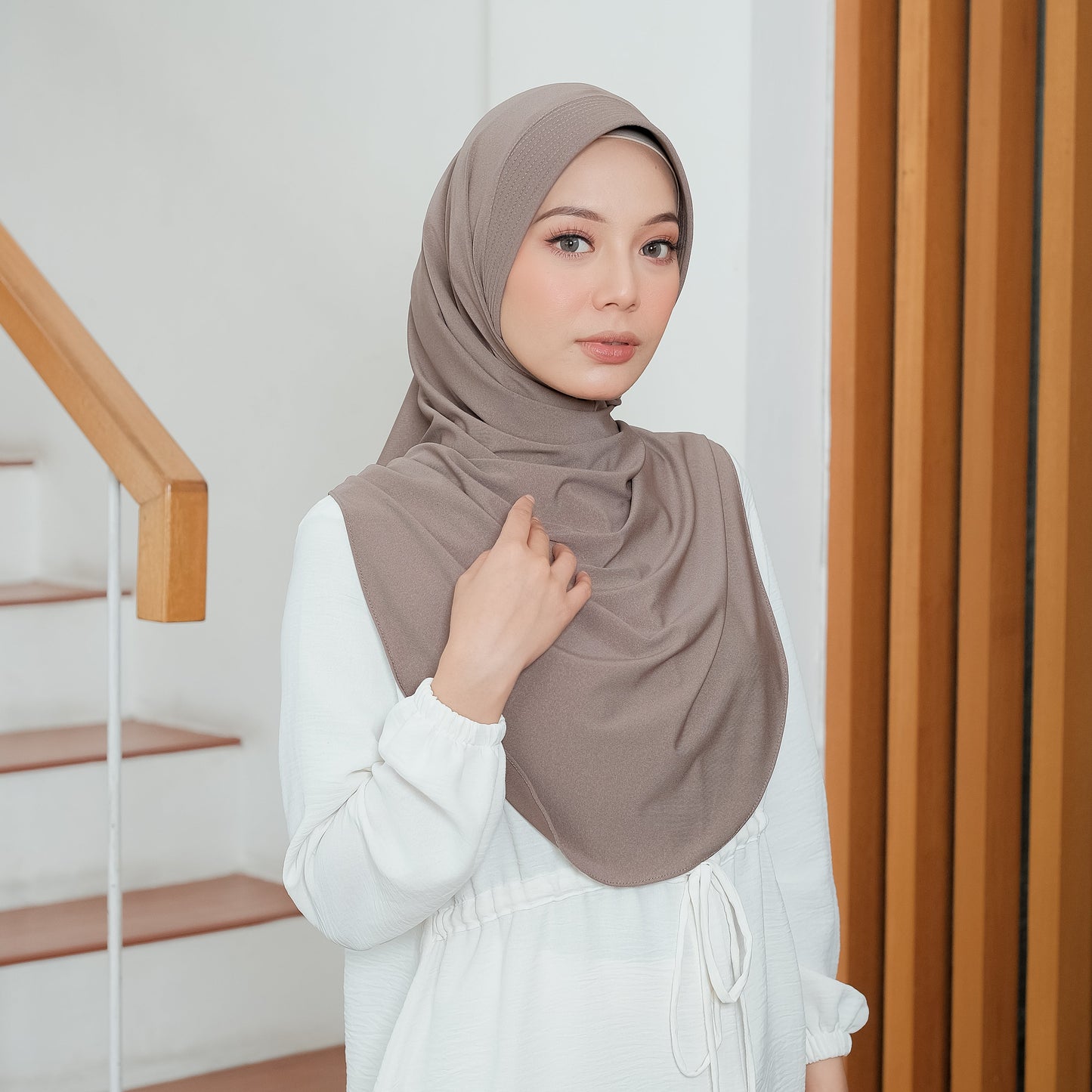 Wafa Hijab Bergo Oval Instan Syari Khaki