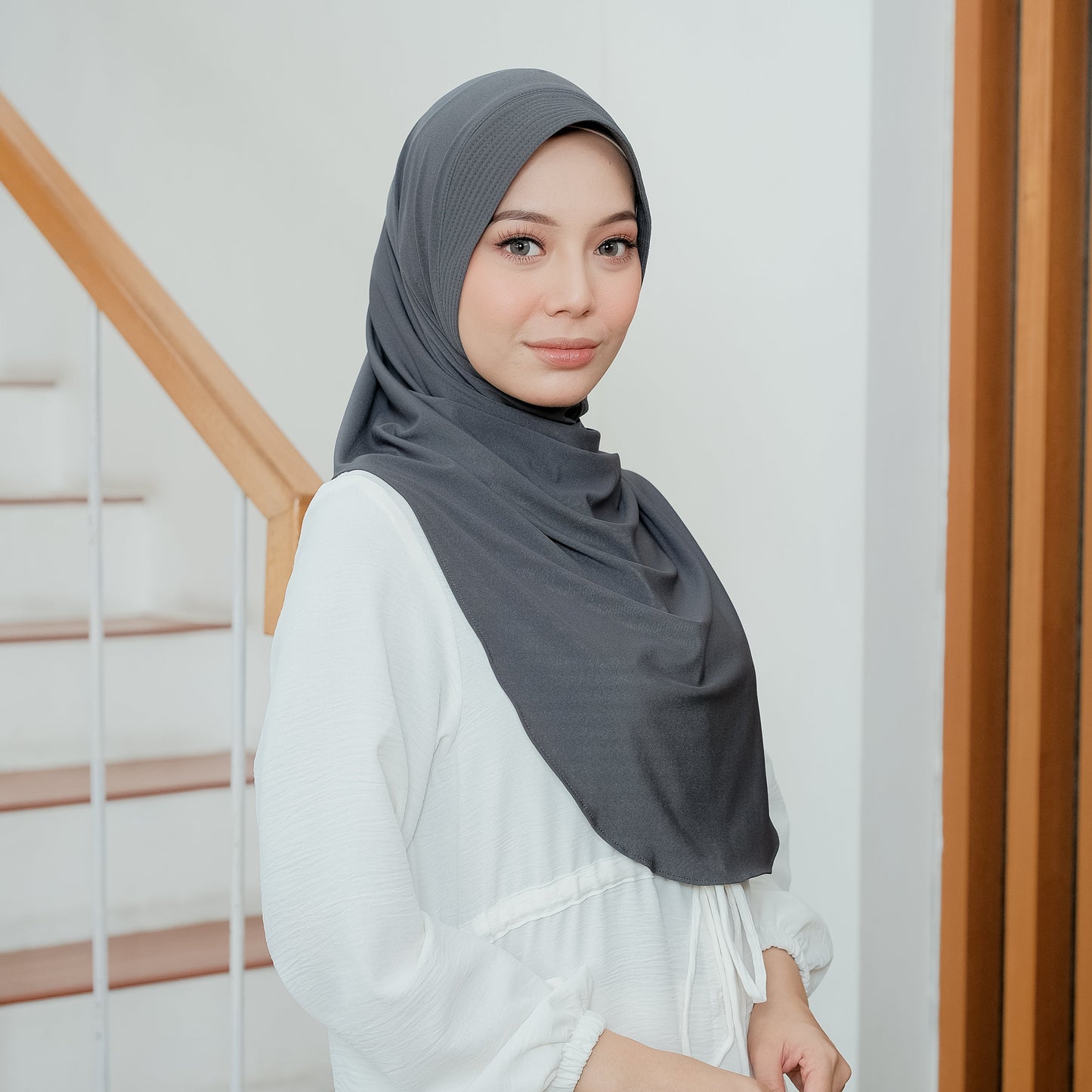 Wafa Hijab Bergo Oval Instan Syari Abu