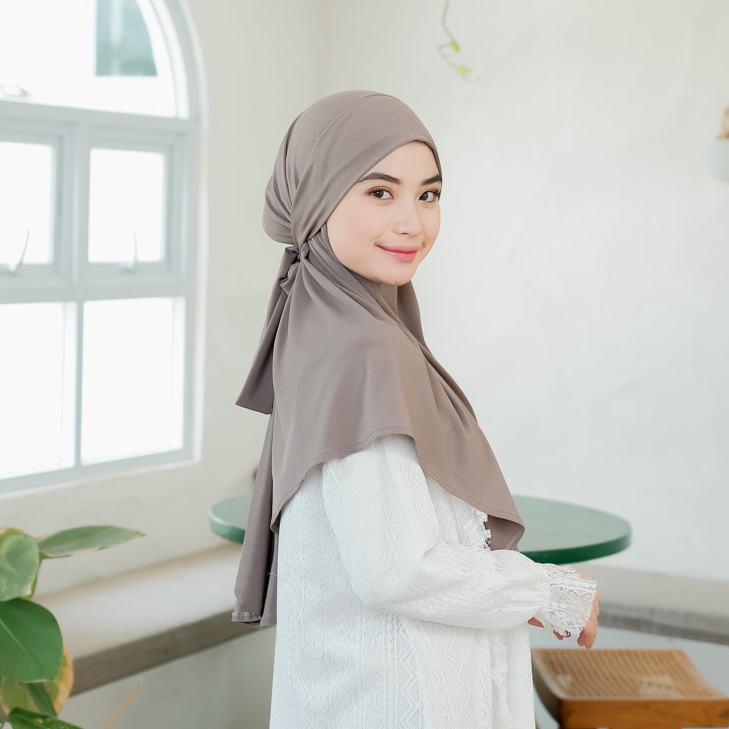Naira Hijab Tali Pet Instan Jersey Khaki