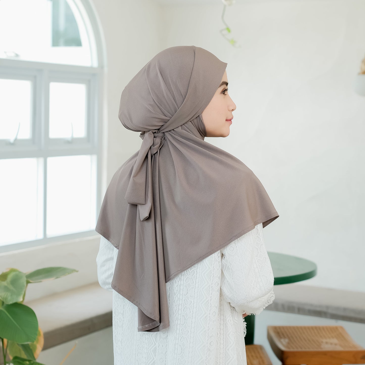 Naira Hijab Tali Pet Instan Jersey Khaki