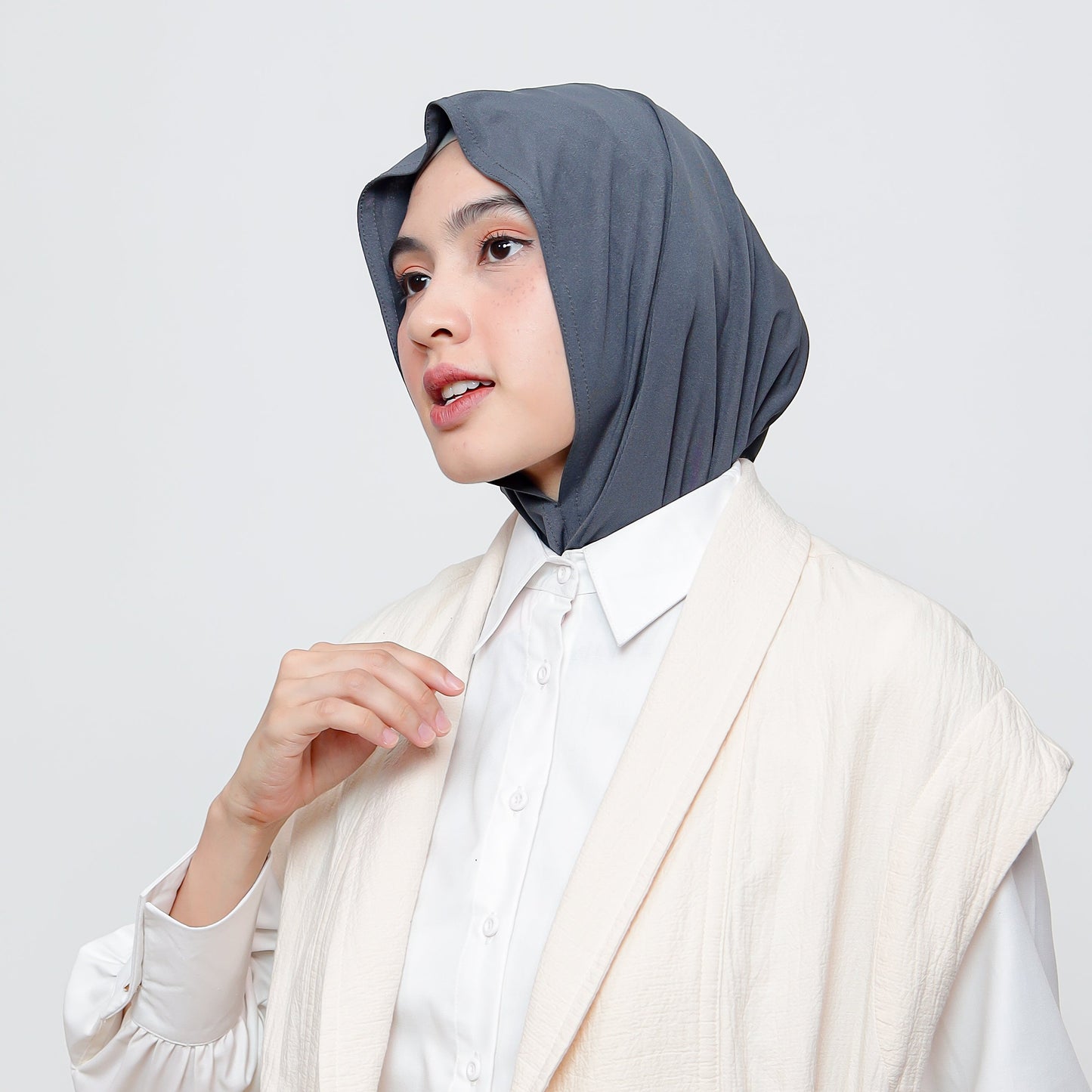 Arumi Inner Hijab Instan Crop Abu
