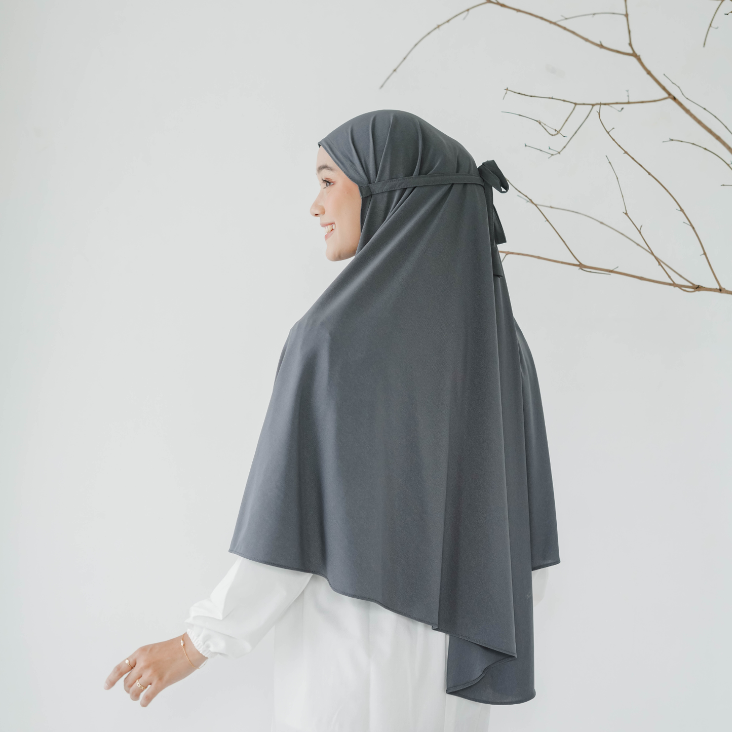 Eliana Hijab Bergo Tali Jumbo Jersey Abu