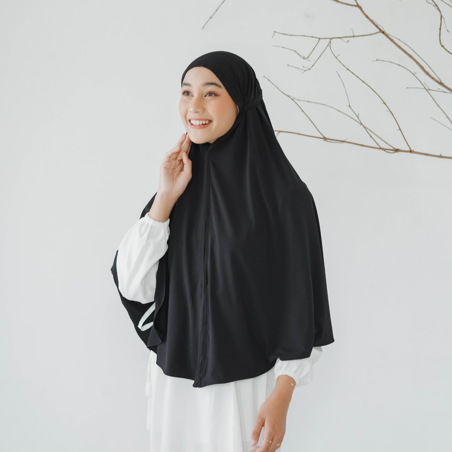 Eliana Hijab Bergo Tali Jumbo Jersey Hitam