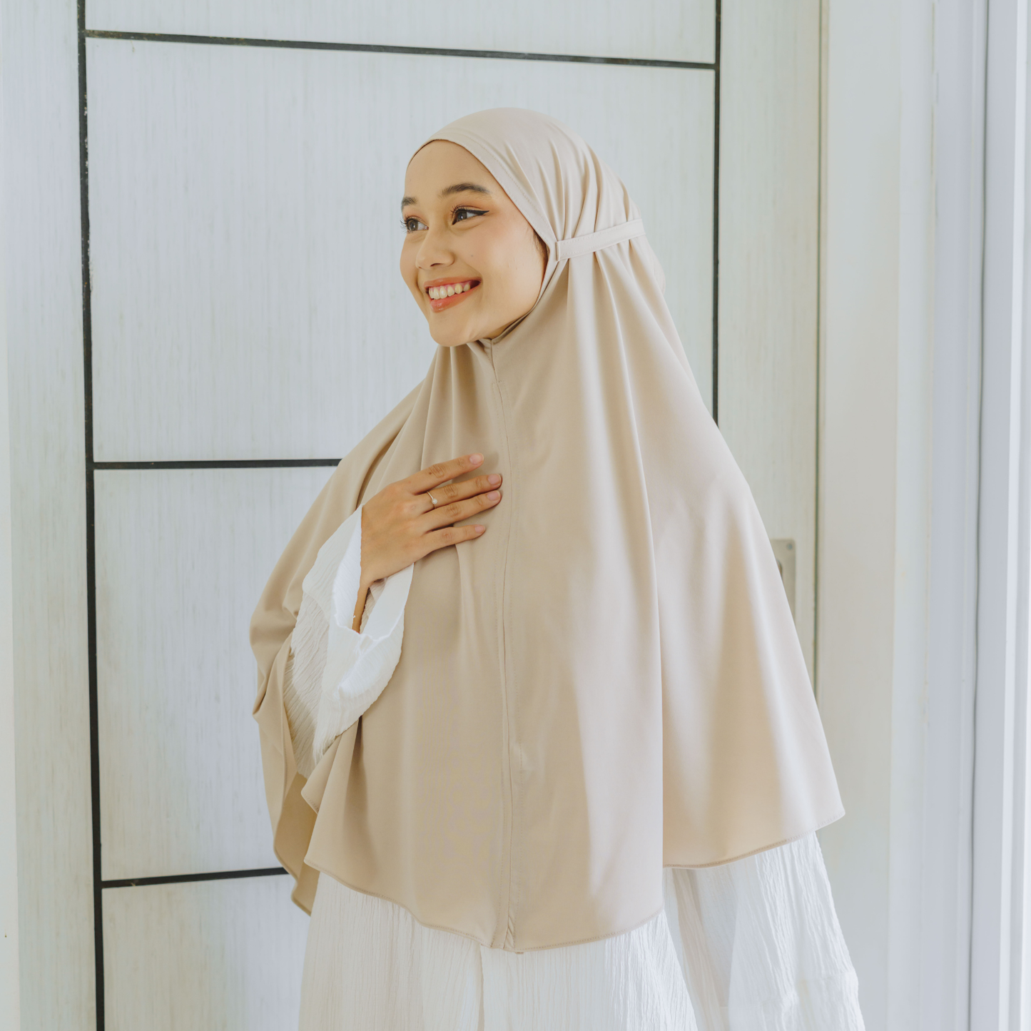 Eliana Hijab Bergo Tali Jumbo Jersey Cream
