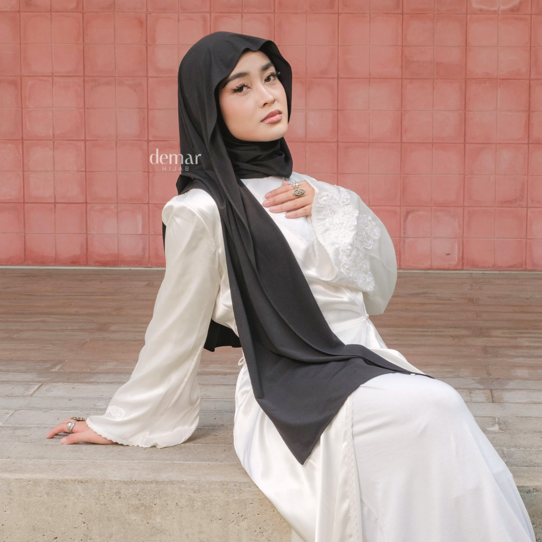 Medina Pashmina Inner Menutup Leher Jersey Hitam