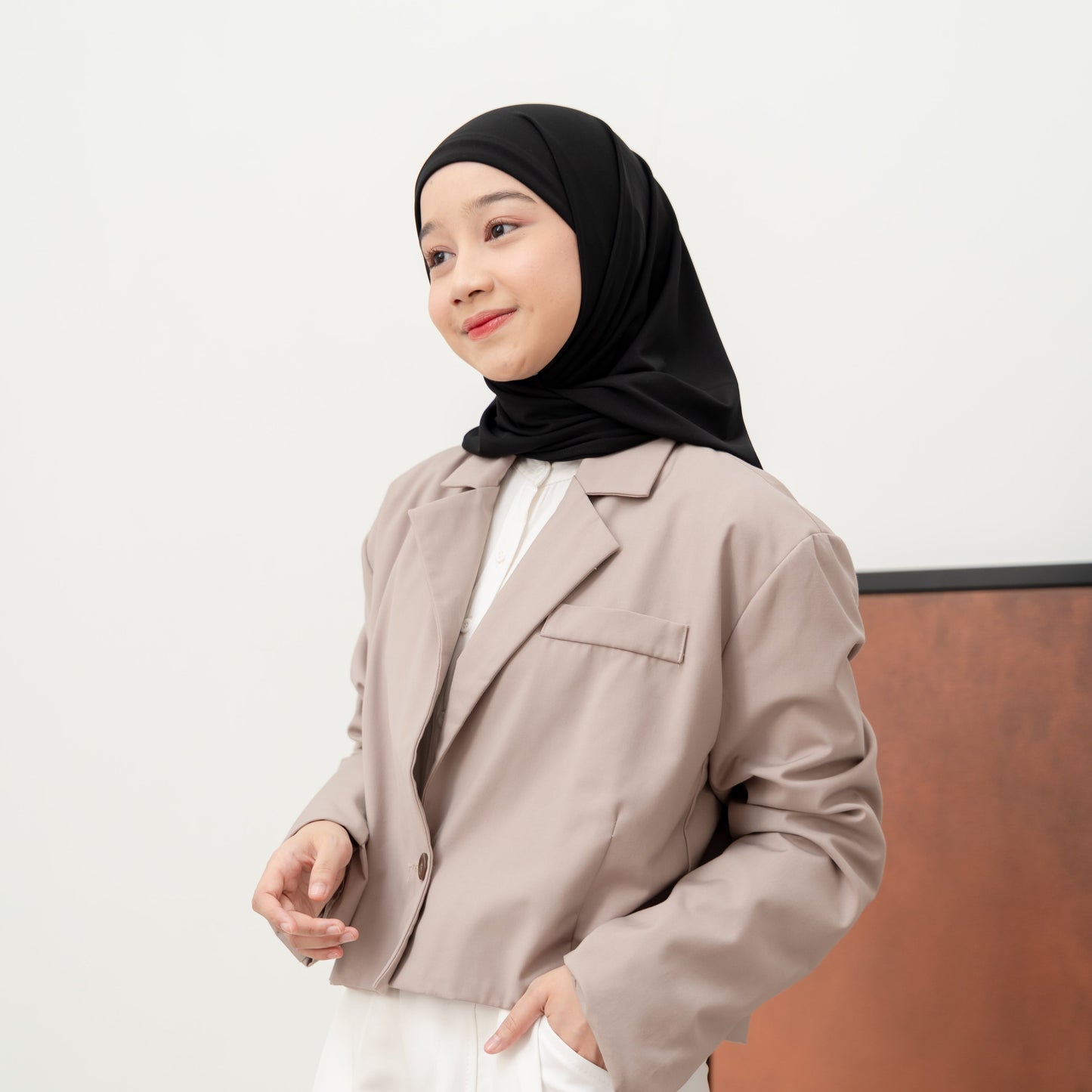 Yasmeen Pashmina Segitiga Inner Jersey Hitam