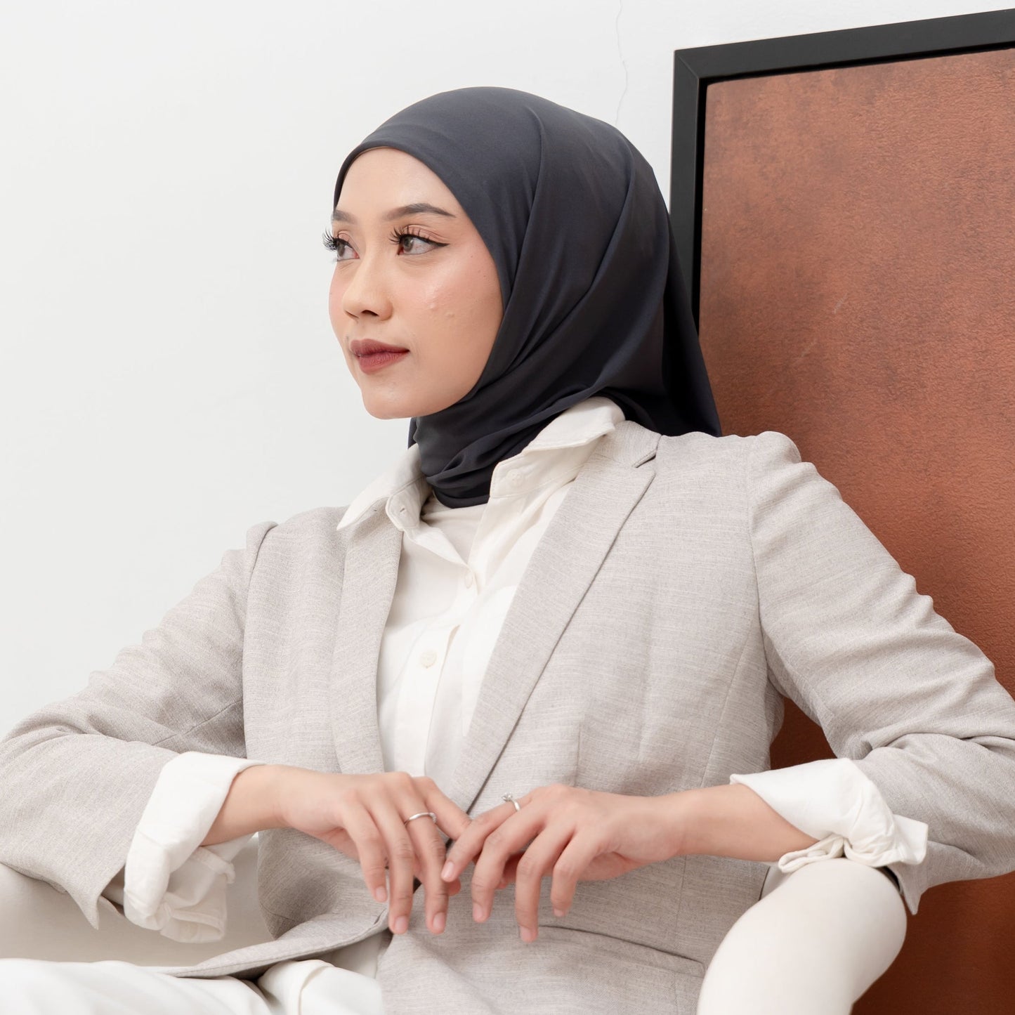 Yasmeen Pashmina Segitiga Inner Jersey Abu