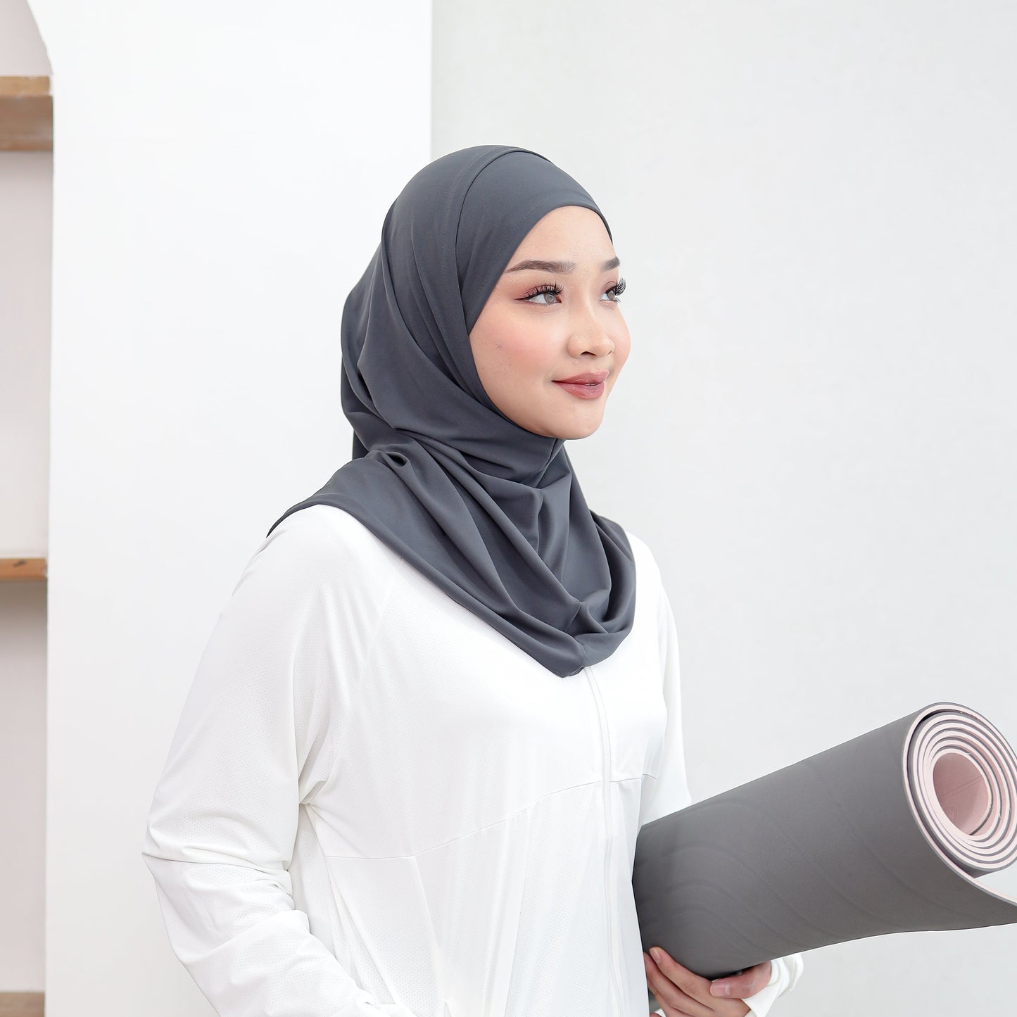 Aira Hijab Sport Bergo Instant Abu