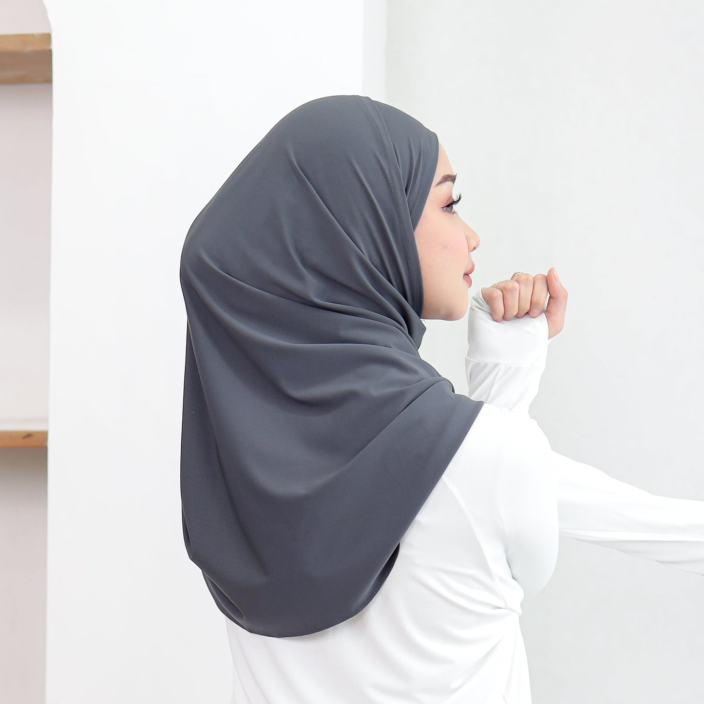 Aira Hijab Sport Bergo Instant Abu