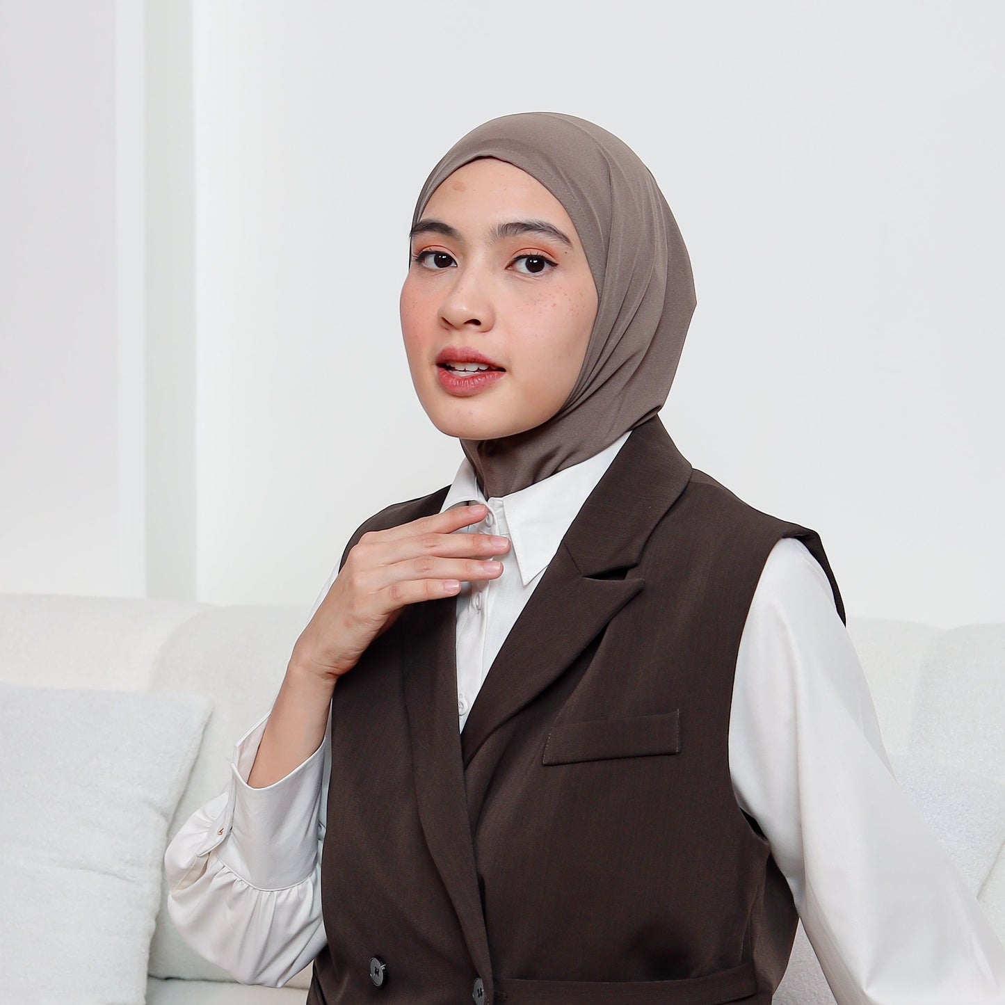 Arumi Basic Hijab Instan Crop Khaki