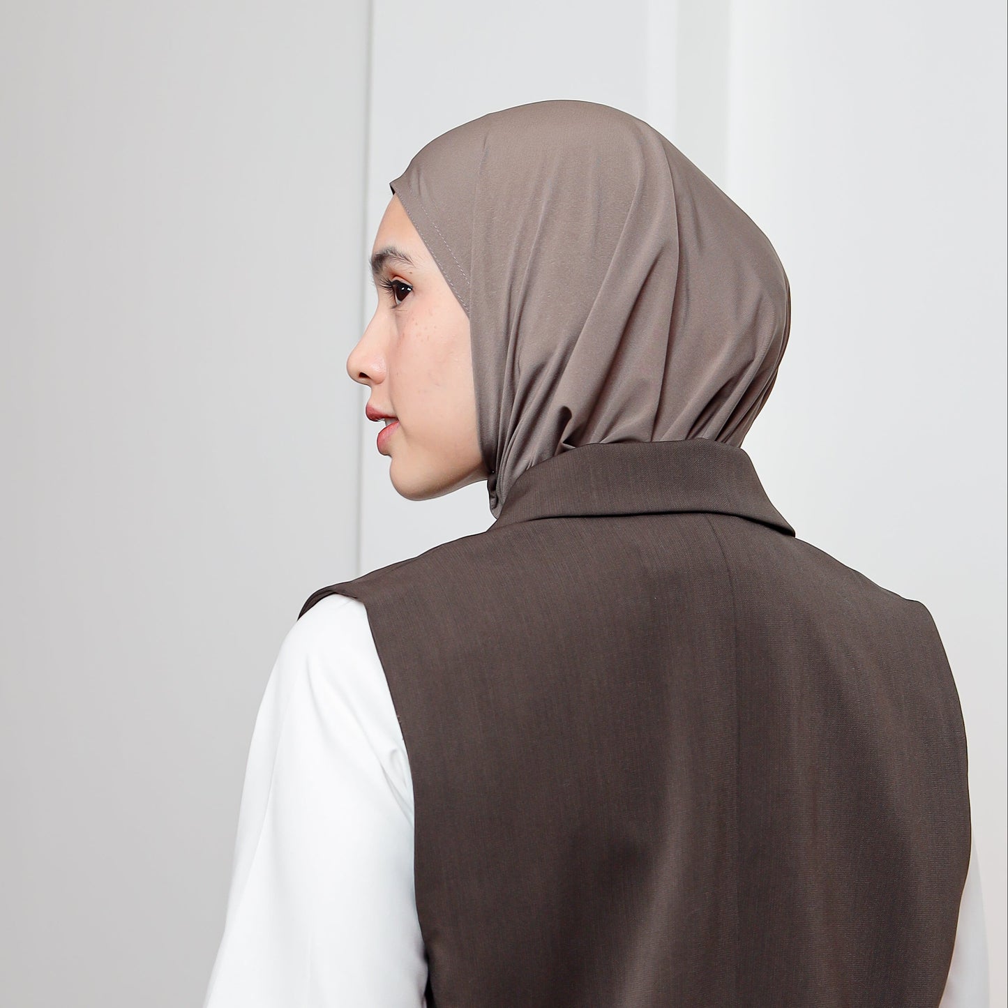 Arumi Basic Hijab Instan Crop Khaki