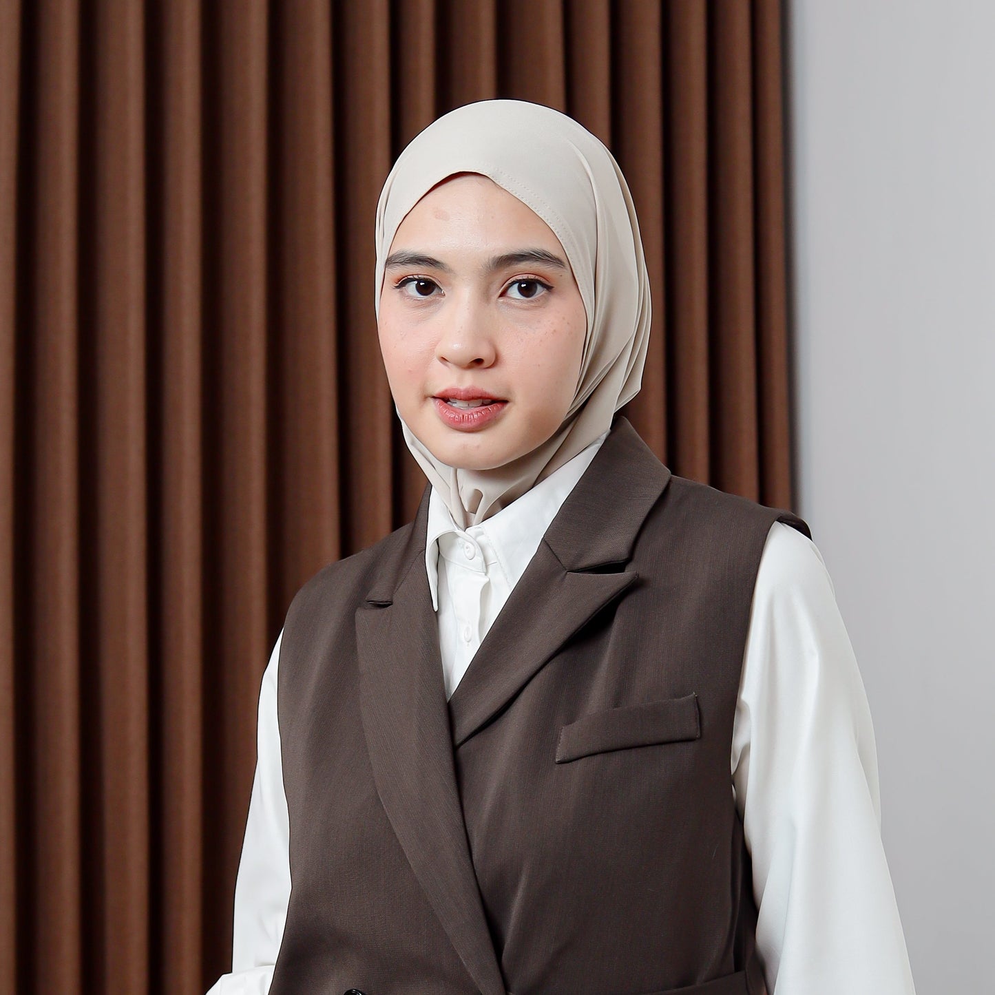 Arumi Basic Hijab Instan Crop Cream