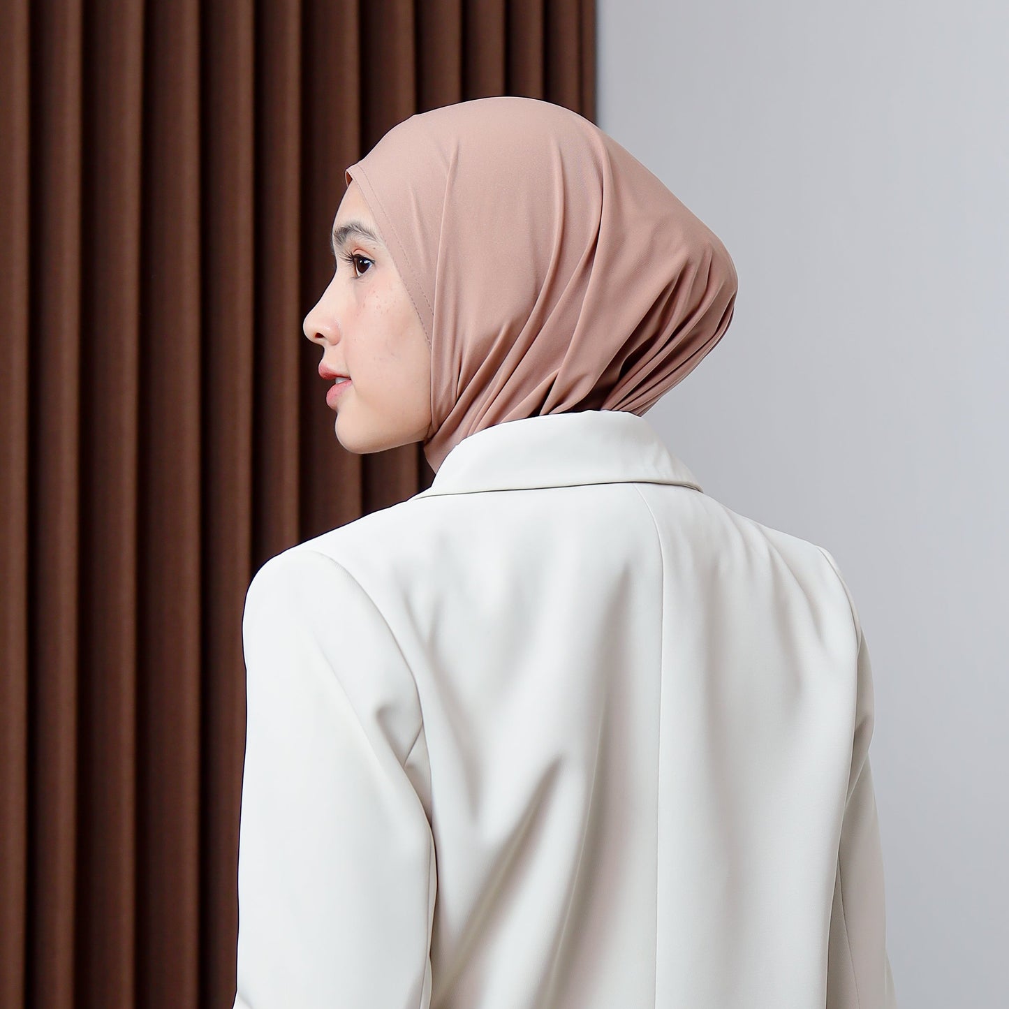 Arumi Basic Hijab Instan Crop Mocca