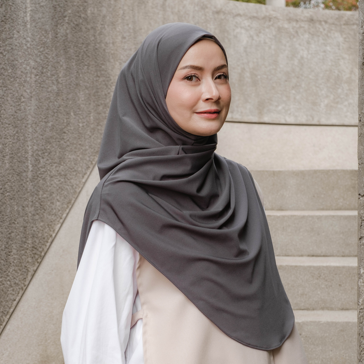 Safa Hijab Instan Oval Non Pet Syari Abu