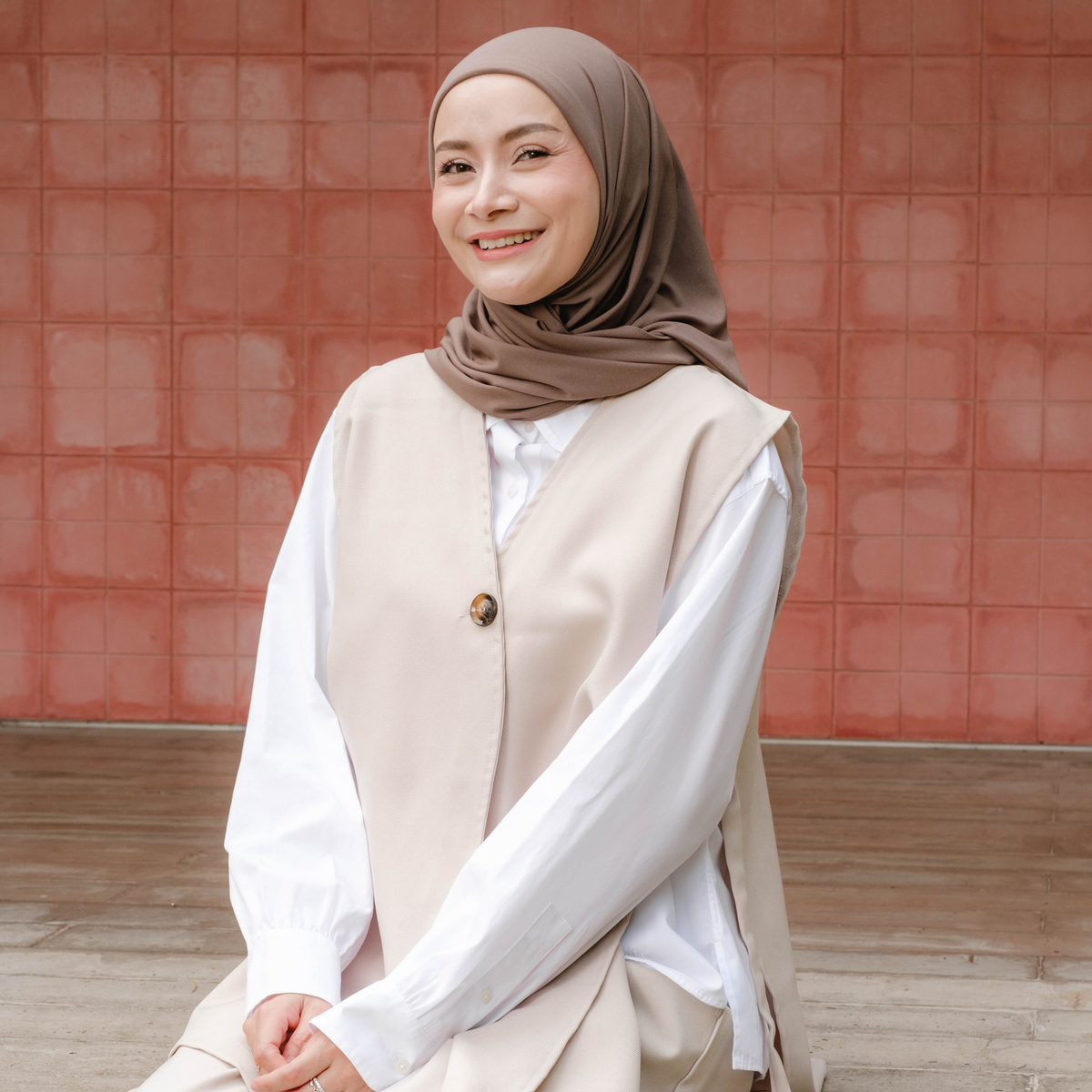 Yasmeen Pashmina Segitiga Inner Jersey Khaki